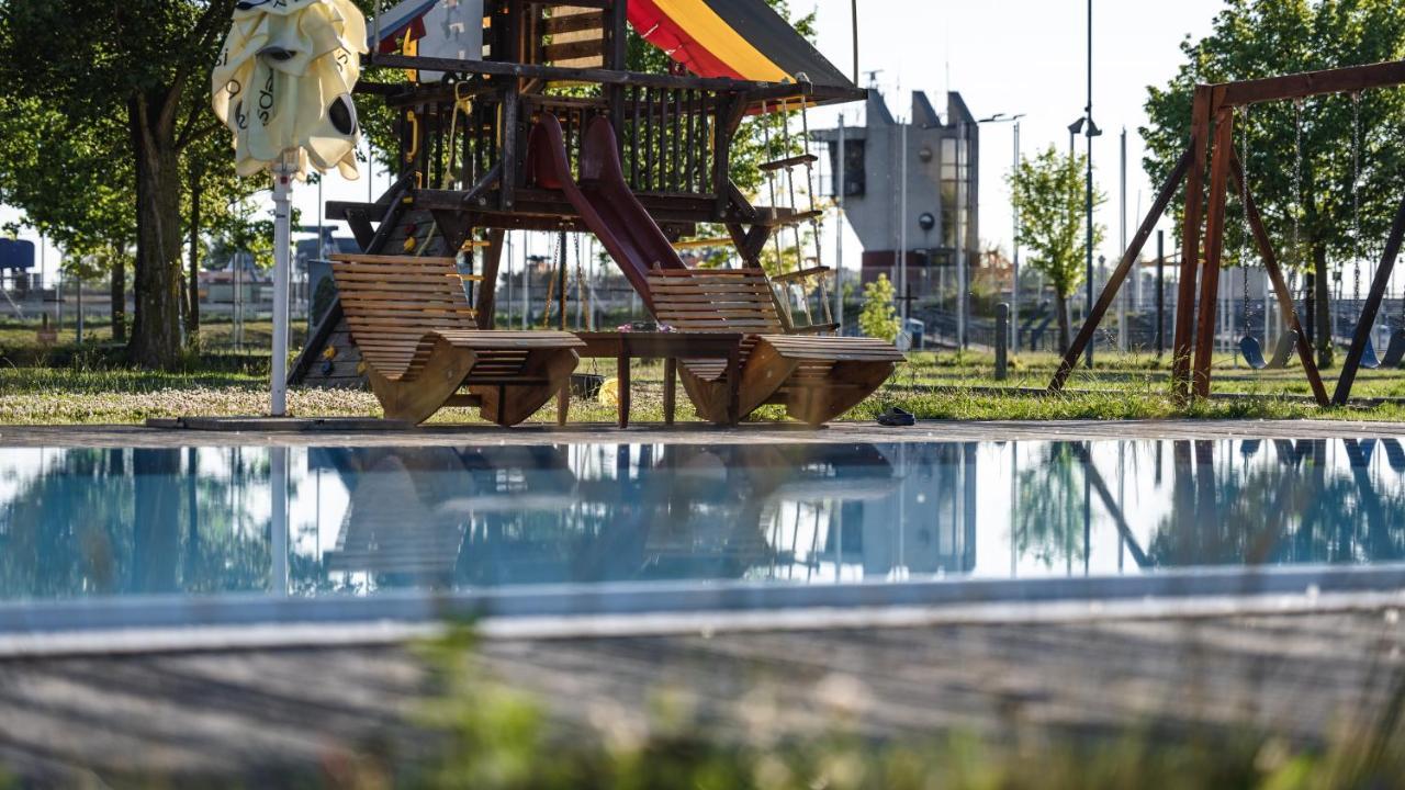 Hotel And Park Divoka Voda Pressburg Exterior foto